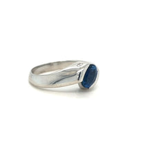 Solitaire Oval Sapphire Ring in Platinum